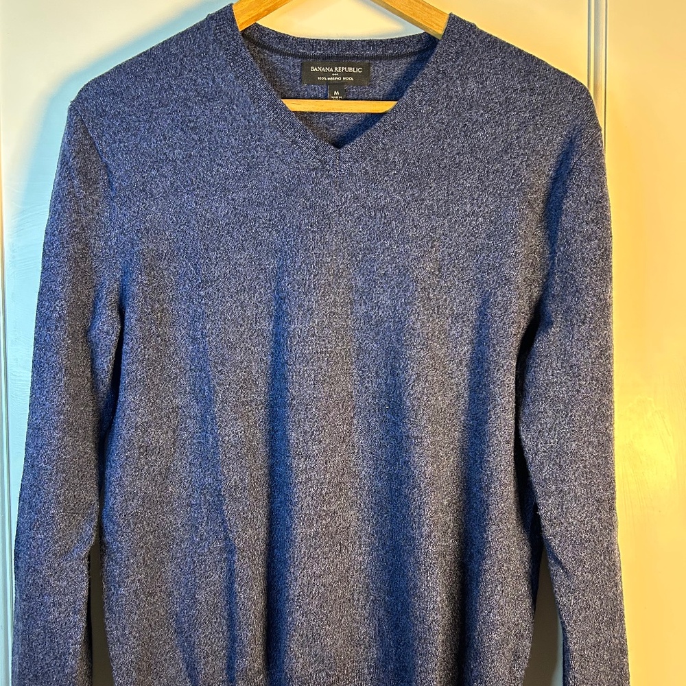 Banana Republic | Merino Wool | V-Neck Long sleeve sweater | Med | Blue Classic